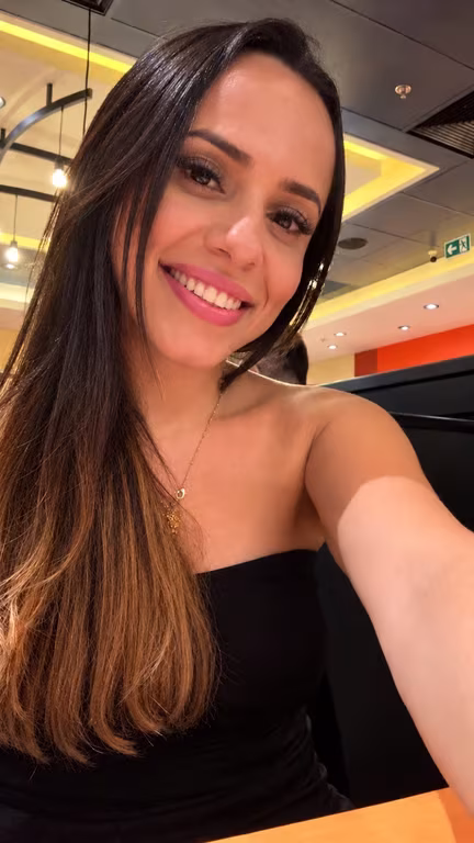 Clara, trazendo a melhor experiência em massagens sensuais.